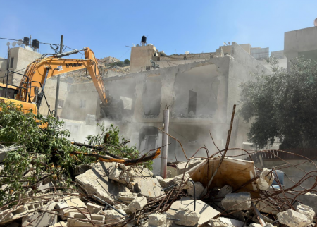 الاحتلال يجبر 5 عائلات مقدسية على هدم منازلها في واد قدوم في القدس المحتلة